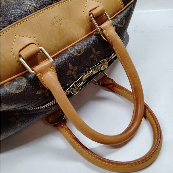 Louis Vuitton Devaulle Makeup Case ! Good used condition see matching strap! - Picture 4 of 9